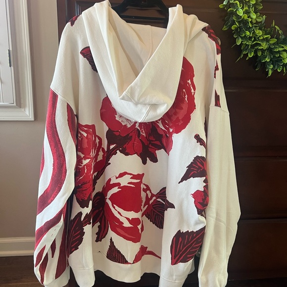 We The Free It’s a Vibe Red Floral Hoodie - Picture 4 of 6